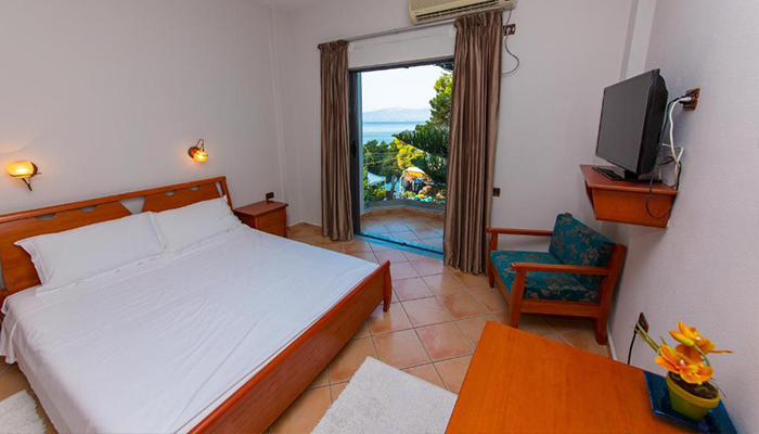 Double Room with Balcony and Sea View4